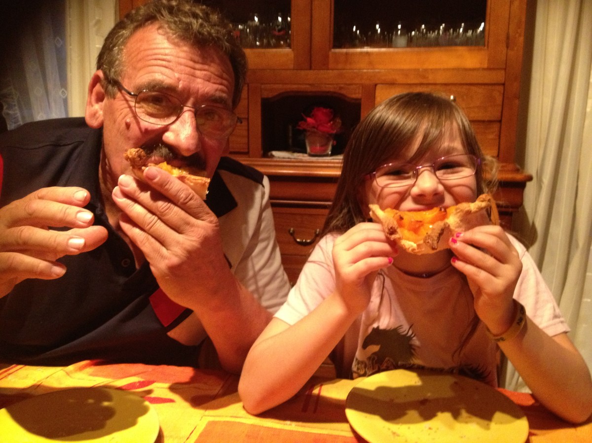 complicité entre Lana et son grand papa